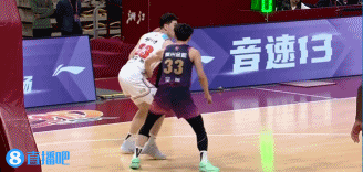 金年会神来之笔！阿不都对抗防守 失衡后抛投打板命中还要加罚