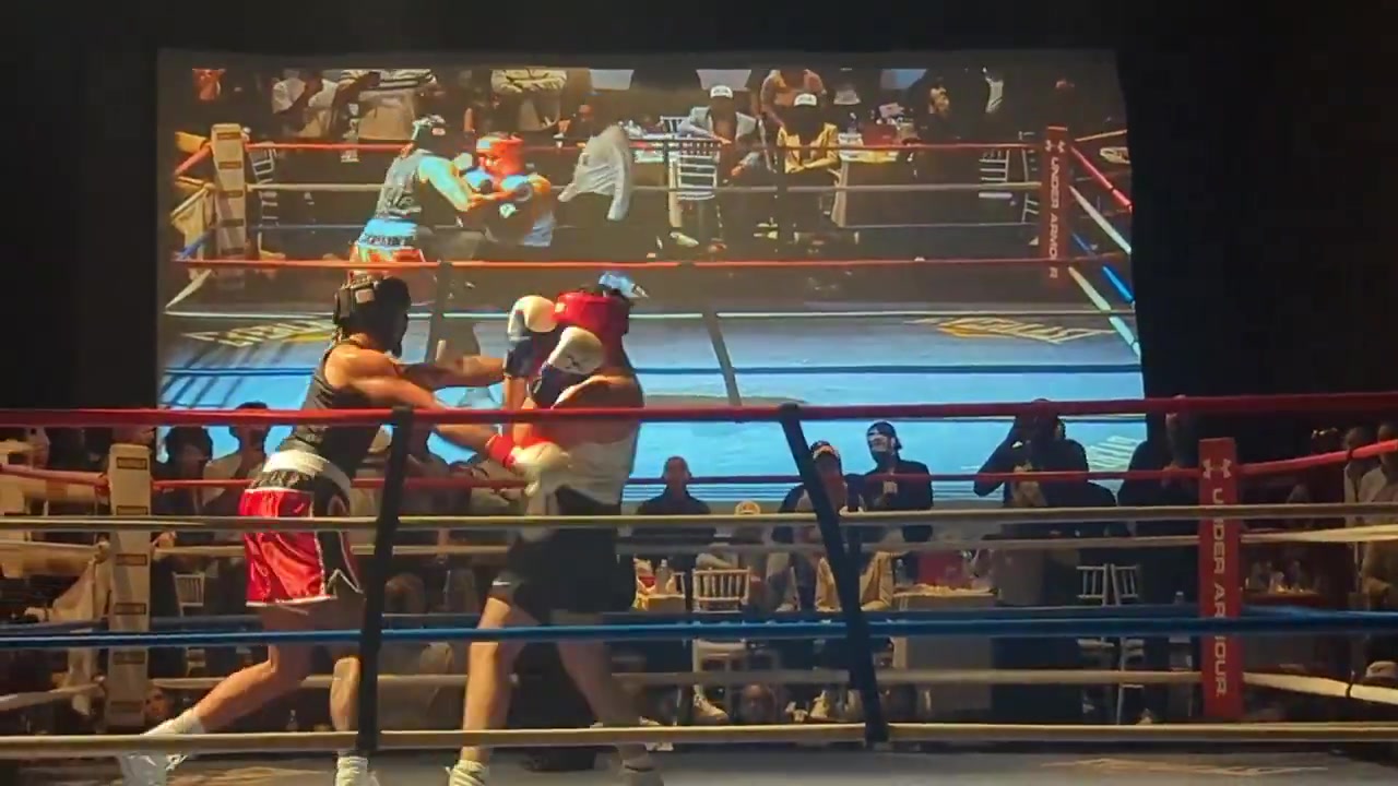 金年会体育天赋➡️拳击台！33岁迈卡威转战拳坛首秀告捷 击败36岁业余拳手~